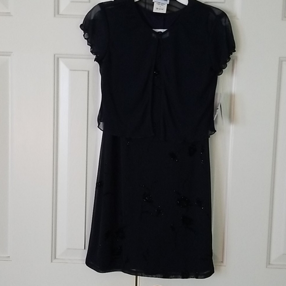 New Girl's Size 8 Formal Dress - Picture 1 of 6